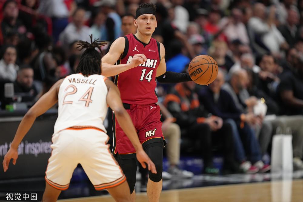 使他习惯于 使他习惯于